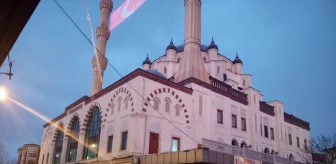 Tokat'ın Sulusaray ilçesinde deprem: Muhsin Yazıcıoğlu Cami'nin dışındaki mermer bloklarda hasar