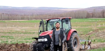 Üniversite Mezunu Genç Gazeteci, Köyüne Dönerek Çiftçilik Yapıyor