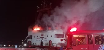 Ünye Limanı'nda çimento yüklü gemide yangın çıktı