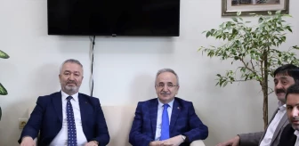 AK Parti Samsun İl Başkanı Mehmet Köse, 19 Mayıs Belediye Başkanı Osman Topaloğlu'nu ziyaret etti