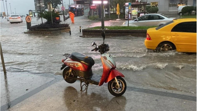 Çanakkale'de Sağanak Yağış Nedeniyle Uyarı ve Trafik Yasağı