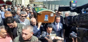 Aylar sonra aynı karedeler: Kemal Kılıçdaroğlu ile Özgür Özel, CHP'li ismin tabutuna beraber omuz verdi