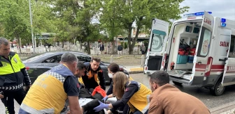 Edirne'de Yayaya Çarpan Motosikletin Sürücüsü ve Yaya Yaralandı