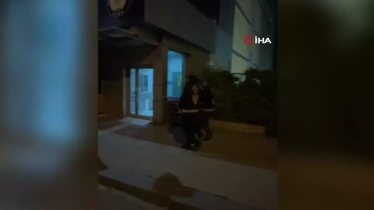 Esenler'de araç içinden havaya ateş eden şahıslar gözaltına alındı