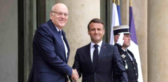 Fransa Cumhurbaşkanı Macron, Lübnanlı yetkililerle görüştü