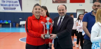 Erzurum Teknik Üniversitesi Kadınlar Kategorisinde Salon Futbolu Bölgesel Lig Müsabakalarında Şampiyon