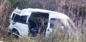 Kırıkhan'da tarım işçilerini taşıyan minibüs devrildi: 9 yaralı