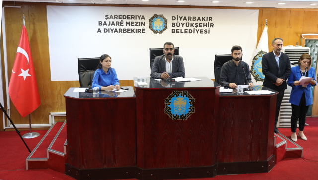 İçişleri Bakanı Yerlikaya, Mardin ve Diyarbakır Belediye Meclislerindeki Olaylara Müfettiş Görevlendirdi