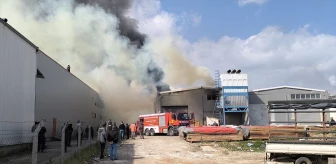 İnegöl'deki Mobilya Fabrikasında Yangın Çıktı