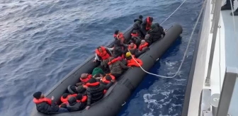 İzmir Karaburun açıklarında 45 düzensiz göçmen yakalandı