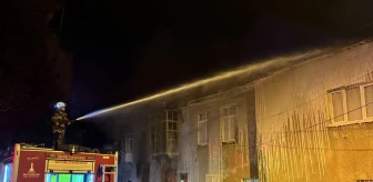 İzmir'deki tekstil atölyesinde çıkan yangın söndürüldü