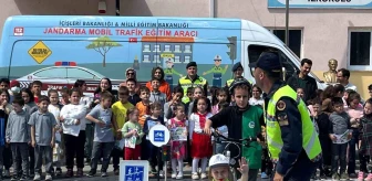 Sakarya'da Jandarma Ekipleri 313 Öğrenciye Trafik Güvenliği Eğitimi Verdi