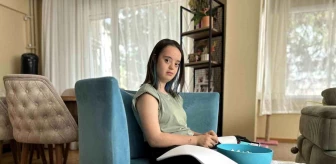 Down sendromlu genç kızın terapisi kağıt yırtmak oldu