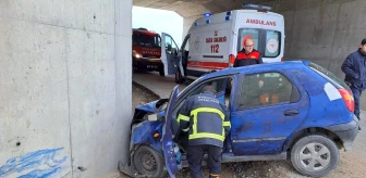 Kırklareli Babaeski'de Otomobil Köprü Ayağına Çarptı: Sürücü Yaralandı
