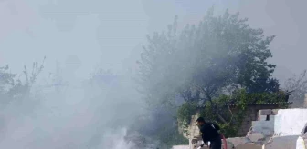 Hatay'ın Reyhanlı ilçesinde çadır yangını söndürüldü