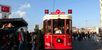 Taksim'de Akülü Nostaljik Tramvay Test Sürüşü Yapıldı