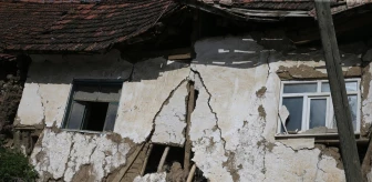 Tokat'ın Sulusaray ilçesinde meydana gelen depremde camiler ve binalarda hasar oluştu
