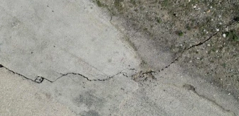 Tokat'ta depremin ardından bazı yollarda çatlaklar oluştu