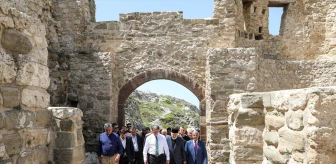 Van Kalesi'ndeki Süleyman Han Camisi Restorasyon Sonrası İbadete Açıldı