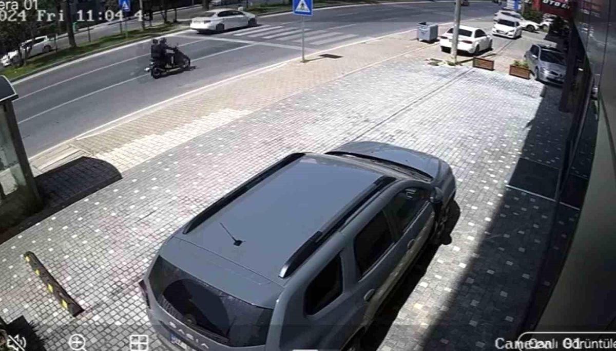 Alanya'da Otomobil Yaya Geçidinde Yaşlı Adama Çarptı
