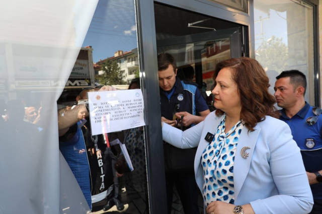Afyonkarahisar Belediye Başkanı Köksal, sığınmacıların ruhsatsız iş yerlerini mühürledi
