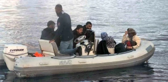 Muğla'da Arızalanan Lastik Botla Denize Açılan Göçmenler Kurtarıldı