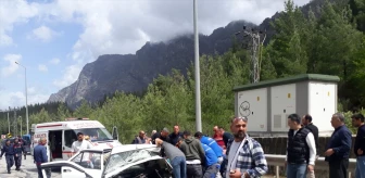 Bucak'ta Otomobil Çarpışması: 1 Ölü, 7 Yaralı