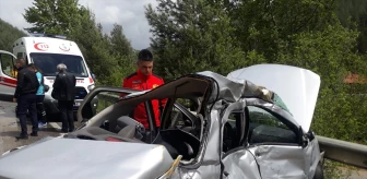 Bucak'ta Otobüsle Çarpışan Otomobilin Sürücüsü Hayatını Kaybetti