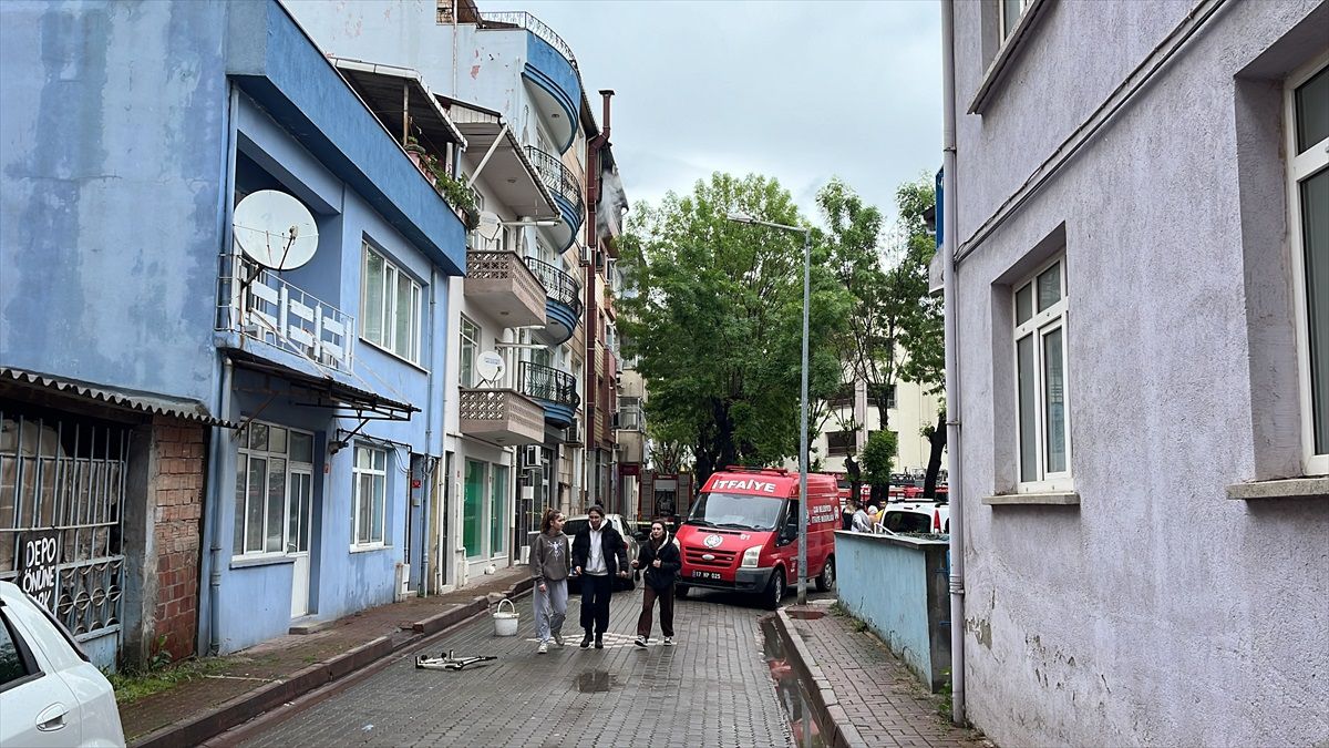 Çanakkale'de bir evde çıkan yangın hasara yol açtı