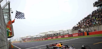 Max Verstappen Çin Grand Prix'sinde pole pozisyonunu kazandı