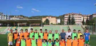 İskilip Kaymakamı Ramazan Polat, lise öğrencileriyle futbol oynadı