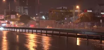 İstanbul'da Sabah Saatlerinde Sağanak Yağış