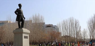 Kazakistan'da Türk Büyükelçiliği, Atatürk Parkı'nda Temizlik Yaptı
