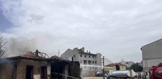 Konya'da Metruk Binada Çıkan Yangın Söndürüldü