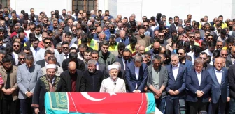 Erzincan'da maden kazasında hayatını kaybeden işçi son yolculuğuna uğurlandı