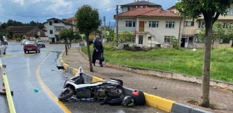 Sakarya'da kamyonla çarpışan motosiklet sürücüsü hayatını kaybetti