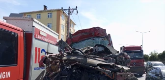 Samsun'da Tırın Dorsesine Çarpan Araçta Karı Koca Hayatını Kaybetti