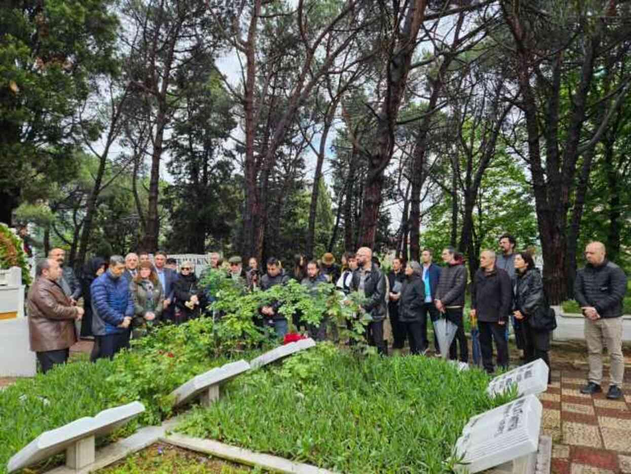 Ünlü müzisyen Atilla Özdemiroğlu, 8'nci ölüm yıldönümünde anıldı