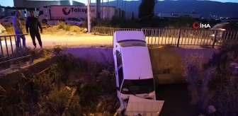 Antakya'da su kanalına düşen TOFAŞ'ın sürücüsü yaralandı
