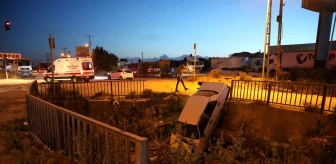 Antakya'da su kanalına uçan otomobilin sürücüsü yaralandı