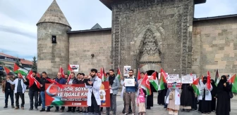 Erzurum'da Hekimler ve Sağlık Çalışanları İsrail'in Gazze'ye Saldırılarını Protesto Ediyor