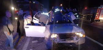 Gaziantep'te traktör römorkuna çarpan otomobilde 3 kişi yaralandı