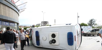 İskenderun'da Ambulansla Hafif Ticari Araç Çarpıştı