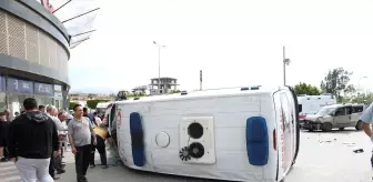 İskenderun'da Ambulansla Hafif Ticari Araç Çarpıştı