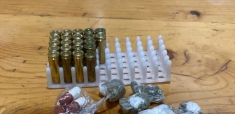 İzmir'de parkta uyuşturucu satanlar tutuklandı