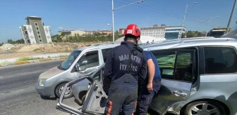 Malatya'da 3 aracın karıştığı trafik kazasında 4 kişi yaralandı