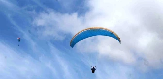 Alanya'da Yamaç Paraşütü Hedef Yarışması Gerçekleştirildi