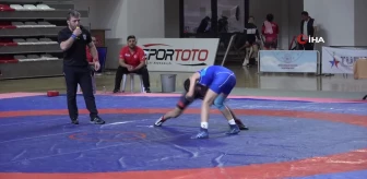U15 Kadınlar Güreş Türkiye Şampiyonası Sivas'ta Başladı