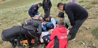 Van'da Dağda Rahatsızlanan Kişi Hastaneye Ulaştırıldı