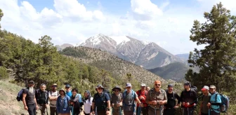 Oltulu Doğaseverler Grubu ve Erzurum Yürüyüş Ekibi Uzundere'de Yürüyüş Gerçekleştirdi